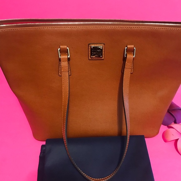 ❌❌SOLD ❌❌Dooney & Burke NWT Purse Large - Picture 3 of 6